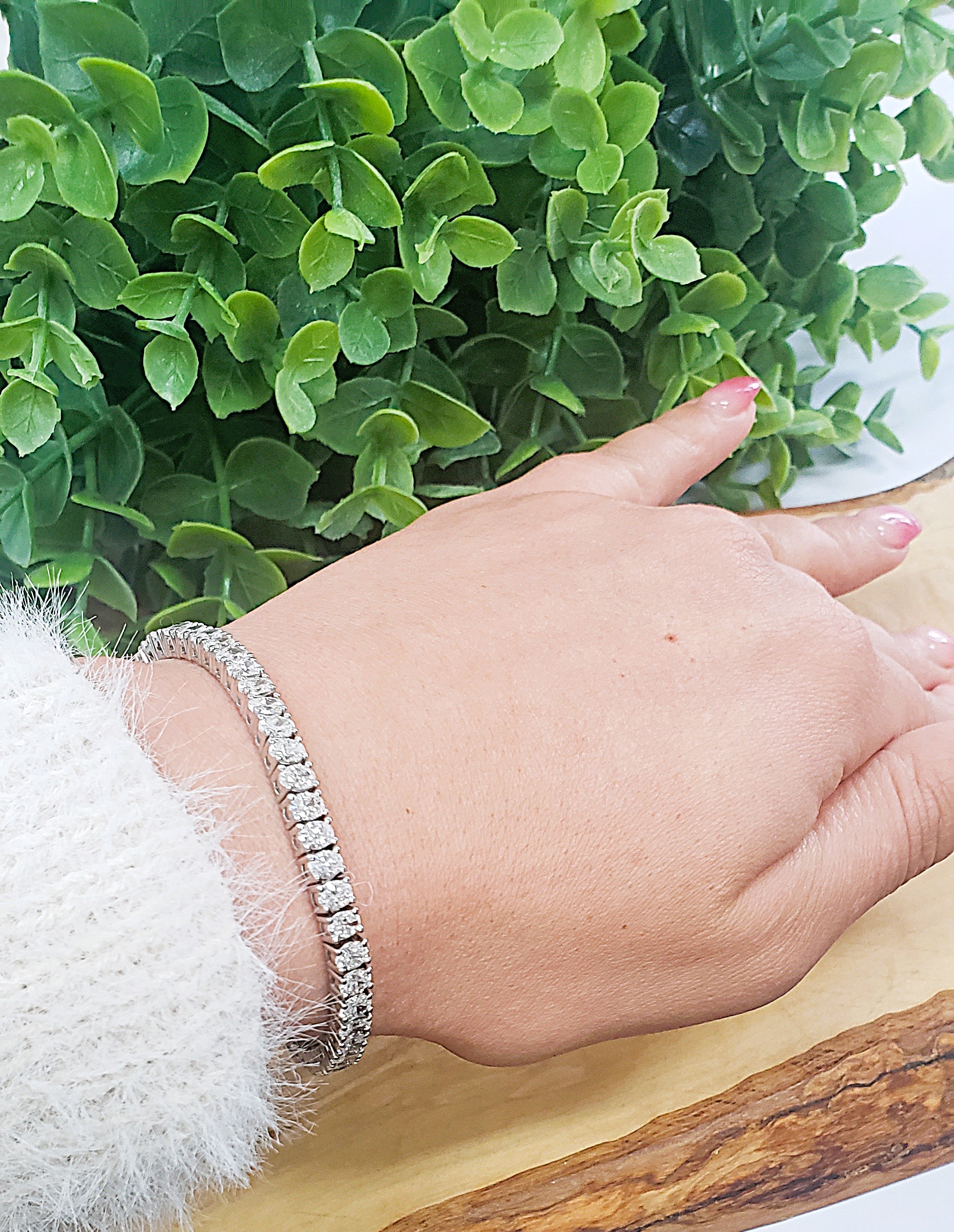 Oval Cut Diamond Tennis Bracelet - Four Prong