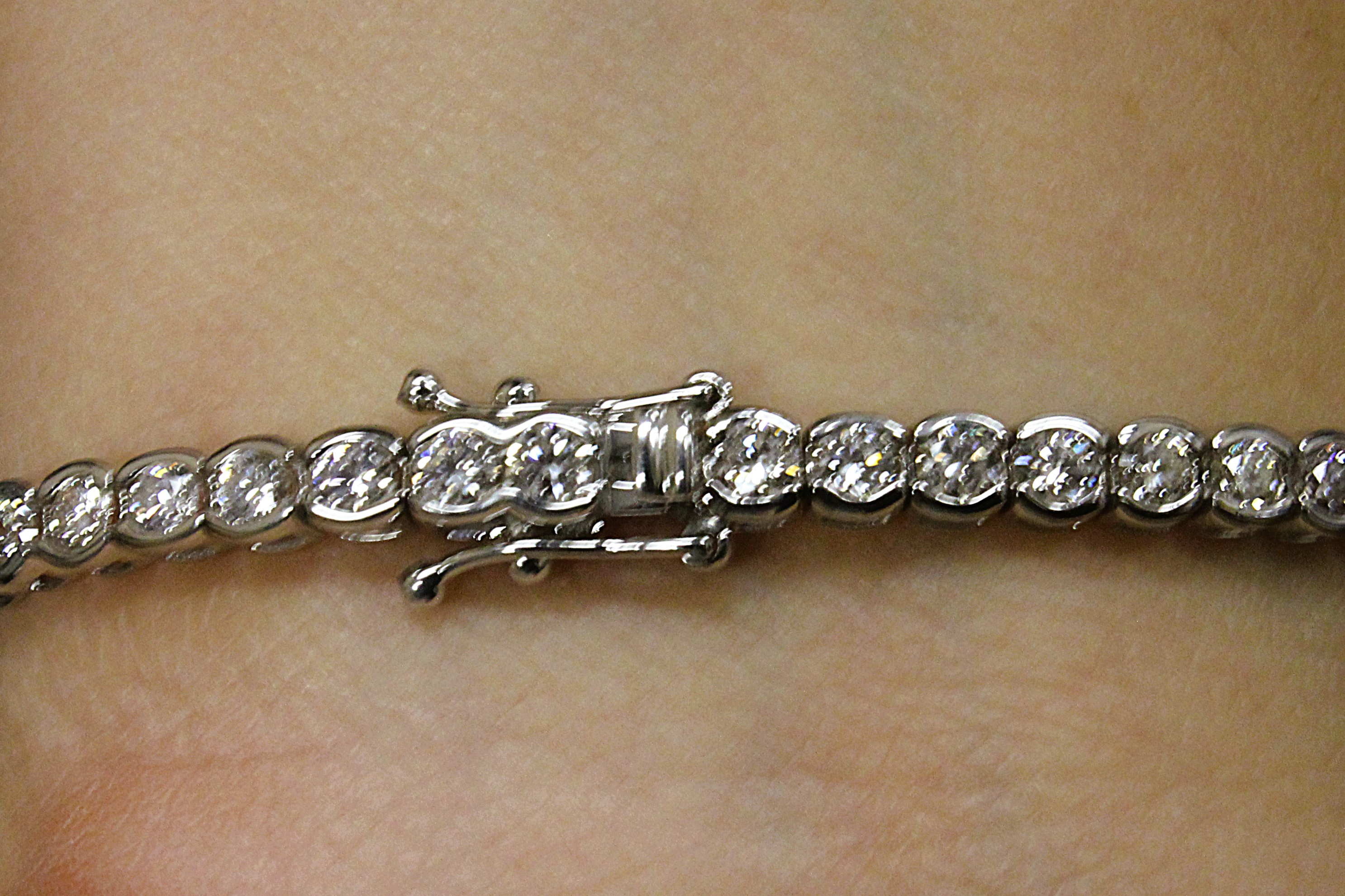 Round Cut Diamond Tennis Bracelet - Half Bezel